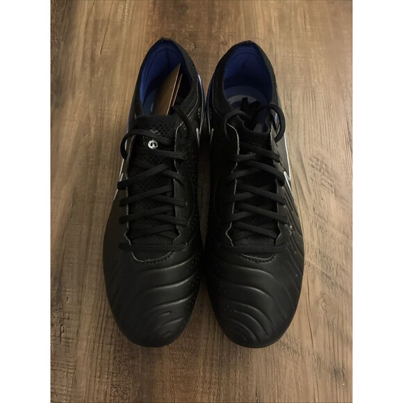 Athletic_Shoes